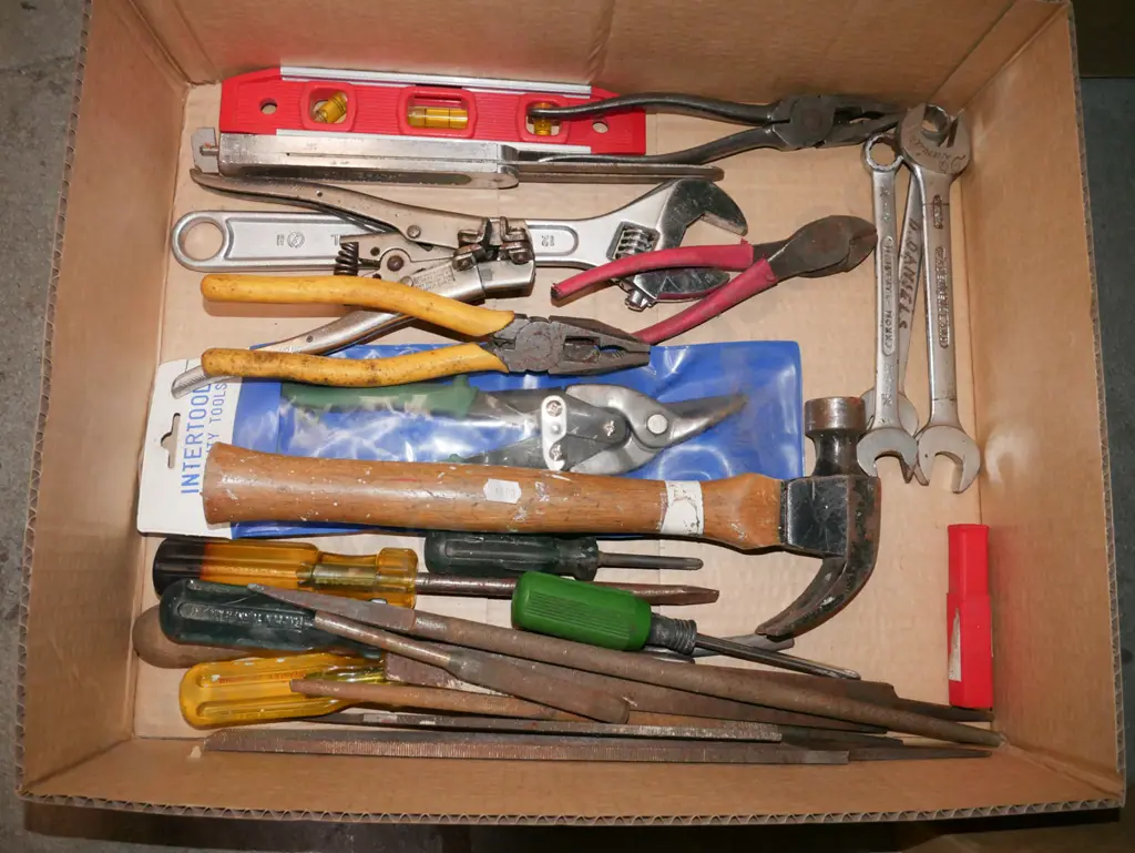 box; crescents, tin snips, hammer etc Image 1++