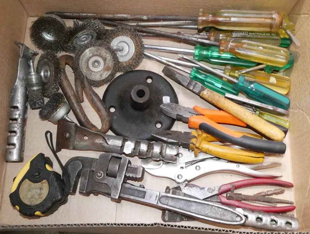box; screwdrivers, pliers, wire brushes etc Image 1++