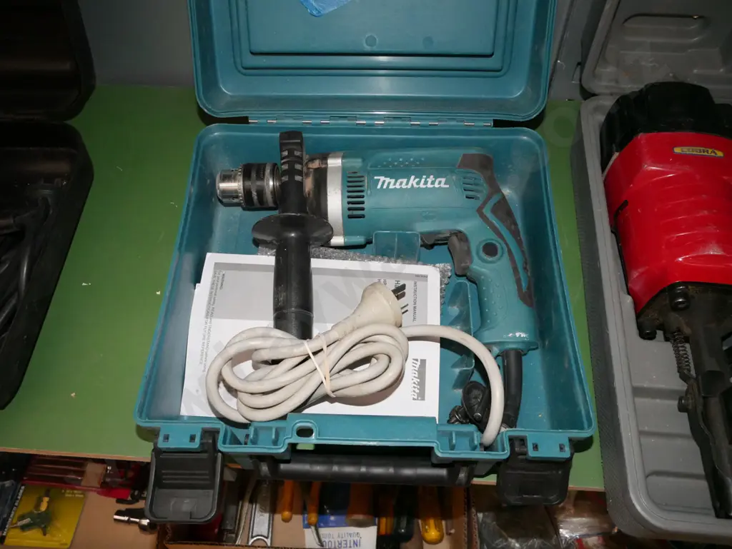 Makita cased electric drill Image 1++