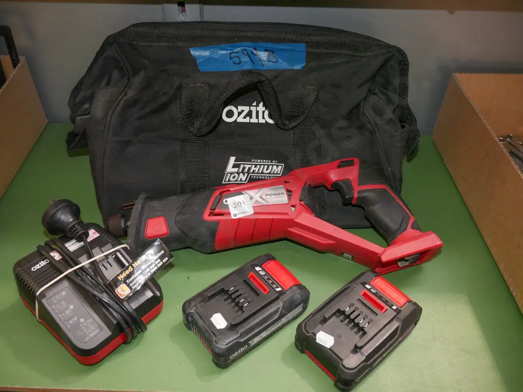 Ozitio reciprocating saw with charger, 2 batteries and bag Image 1++
