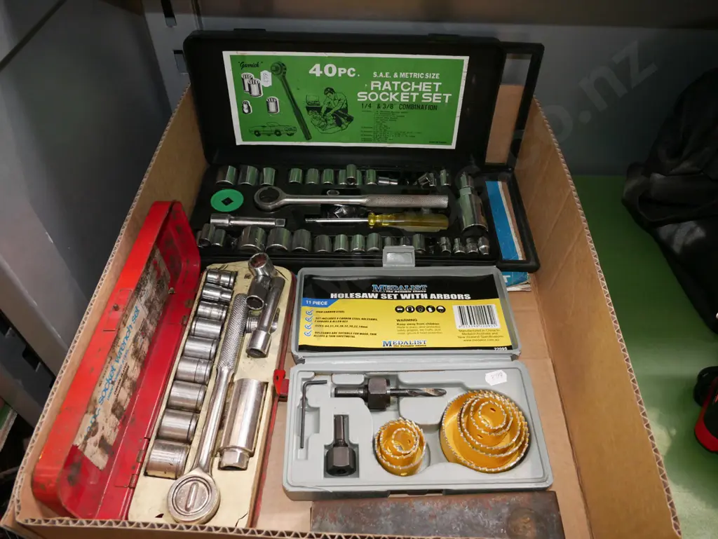 box; socket sets, hole saw set Image 1++