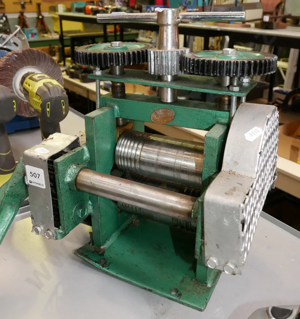 hand operated wire roller Image 1++