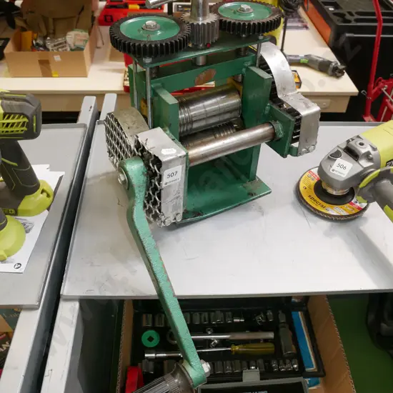 hand operated wire roller