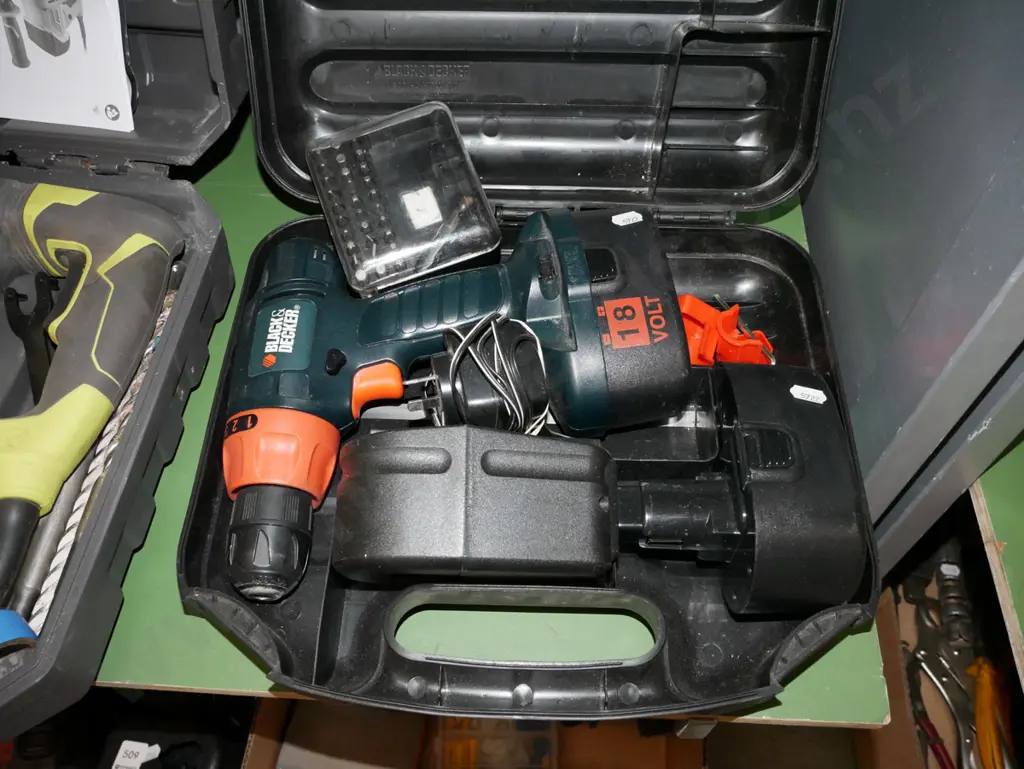 cased Black & Decker 18V drill Image 1++