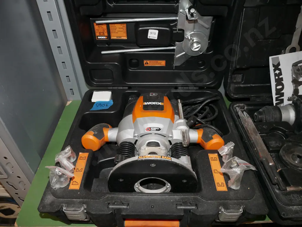 cased Worx plunge router and accessories Image 1++