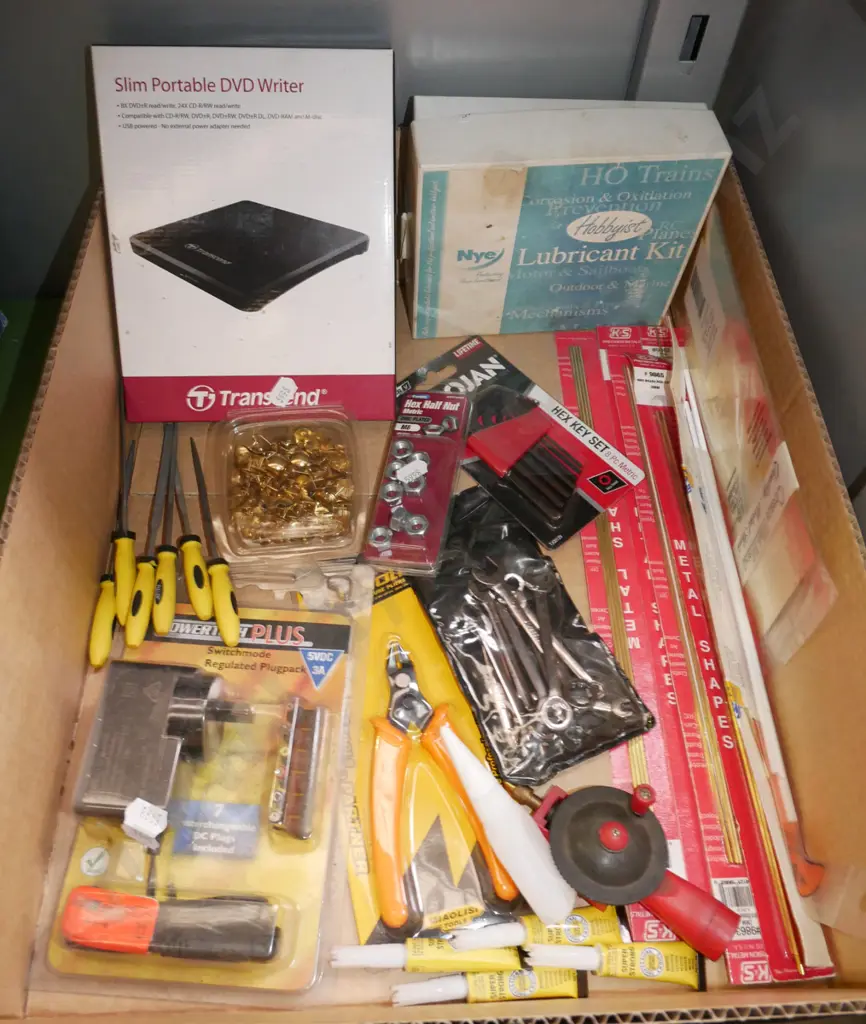 box; metal shapes, lubricant kit, allen keys etc Image 1++