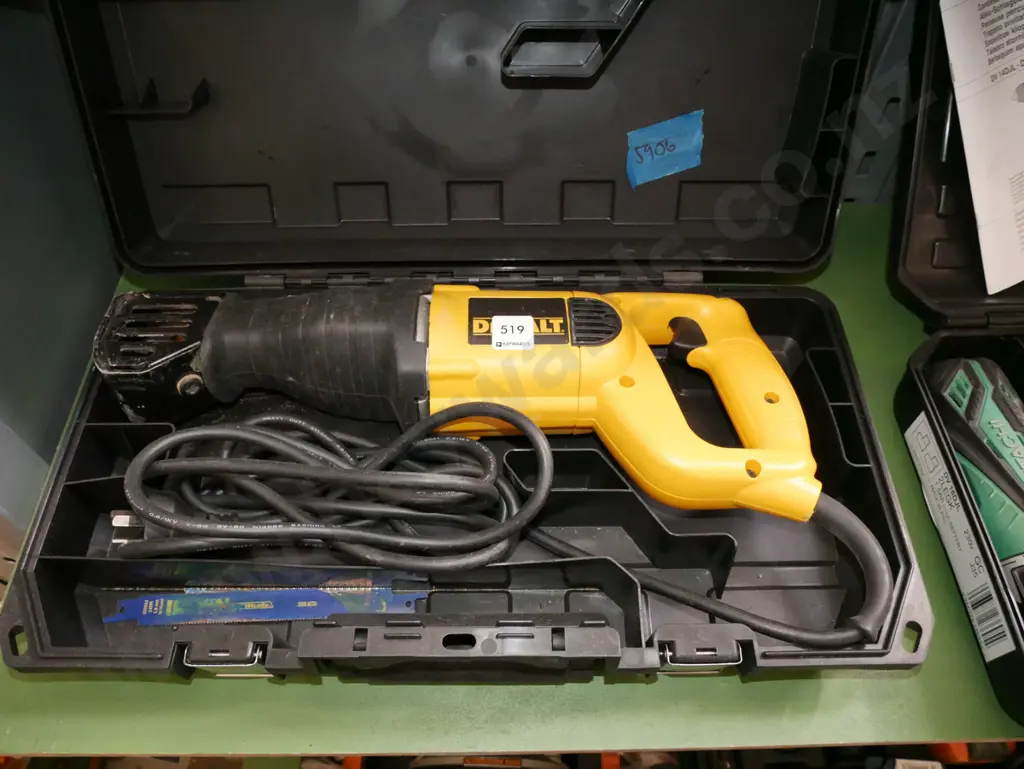 cased De Walt reciprocating saw Image 1++