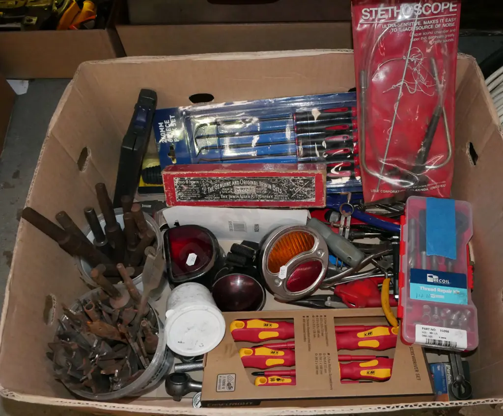 box; screwdriver set, hooks, car lights etc Image 1++