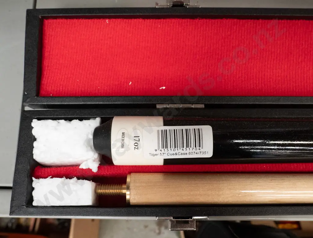 pool cue in case Image 1++