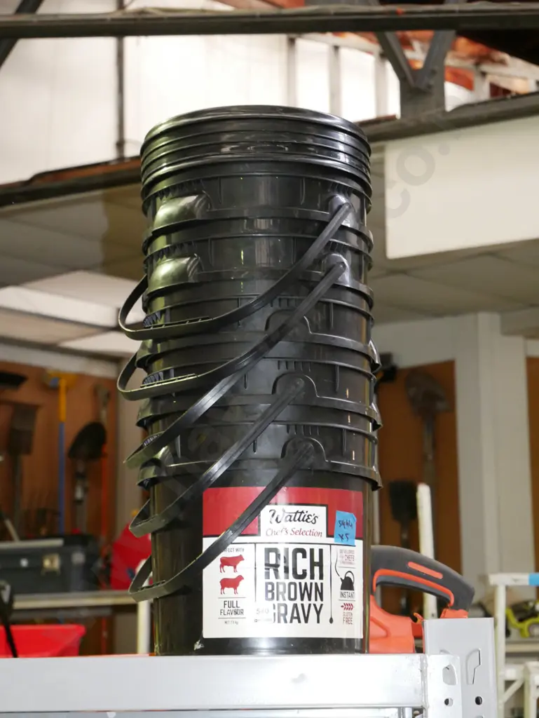 5x black plastic buckets with lids Image 1++
