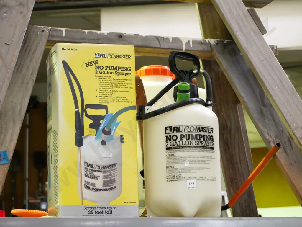 no pumping 2 gallon garden sprayer Image 1++