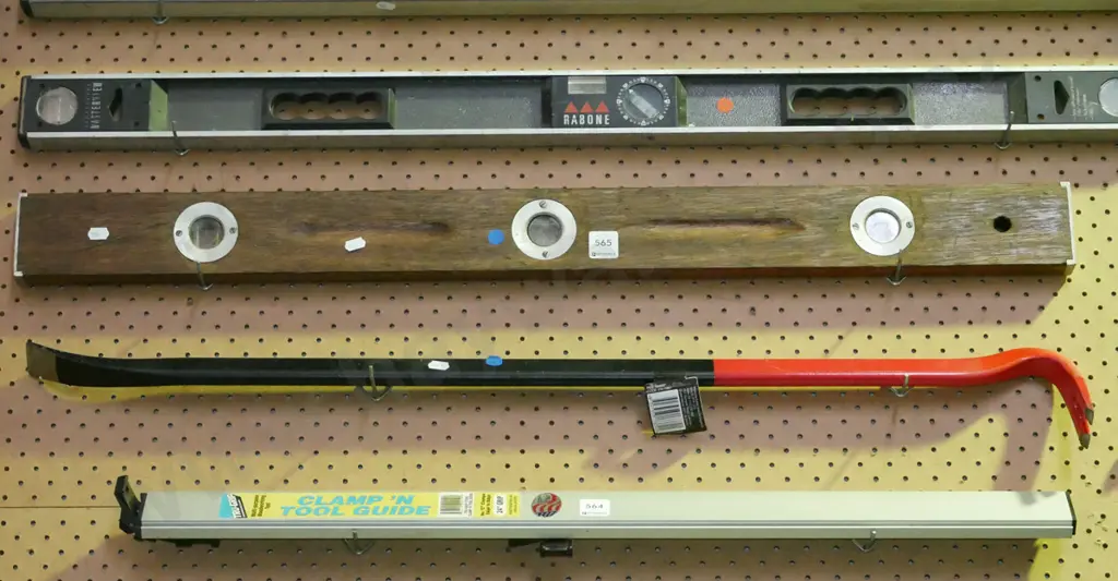 vintage builder's level, as-new Tool Pro 900mm wrecking bar -  blue dots Image 1++