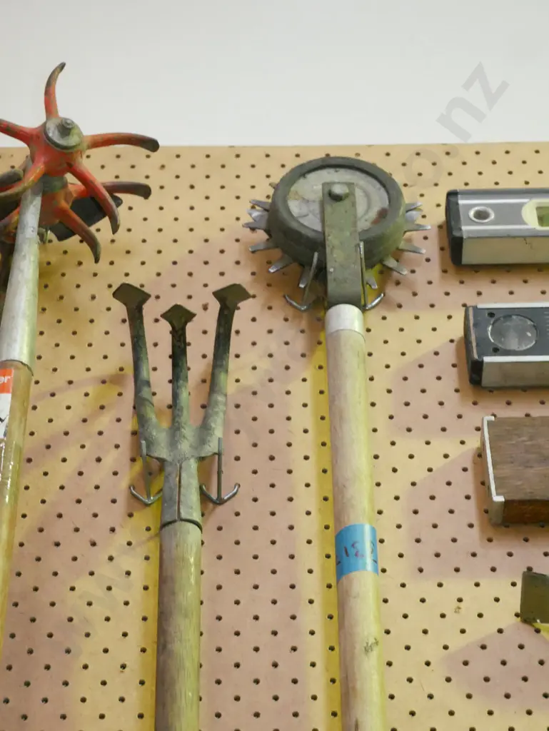 garden cultivator, edger - green dots Image 1++