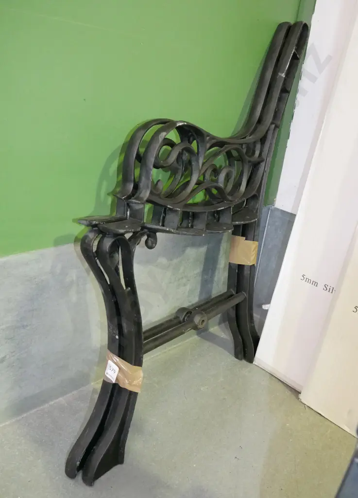 2x cast iron bench seat ends Image 1++