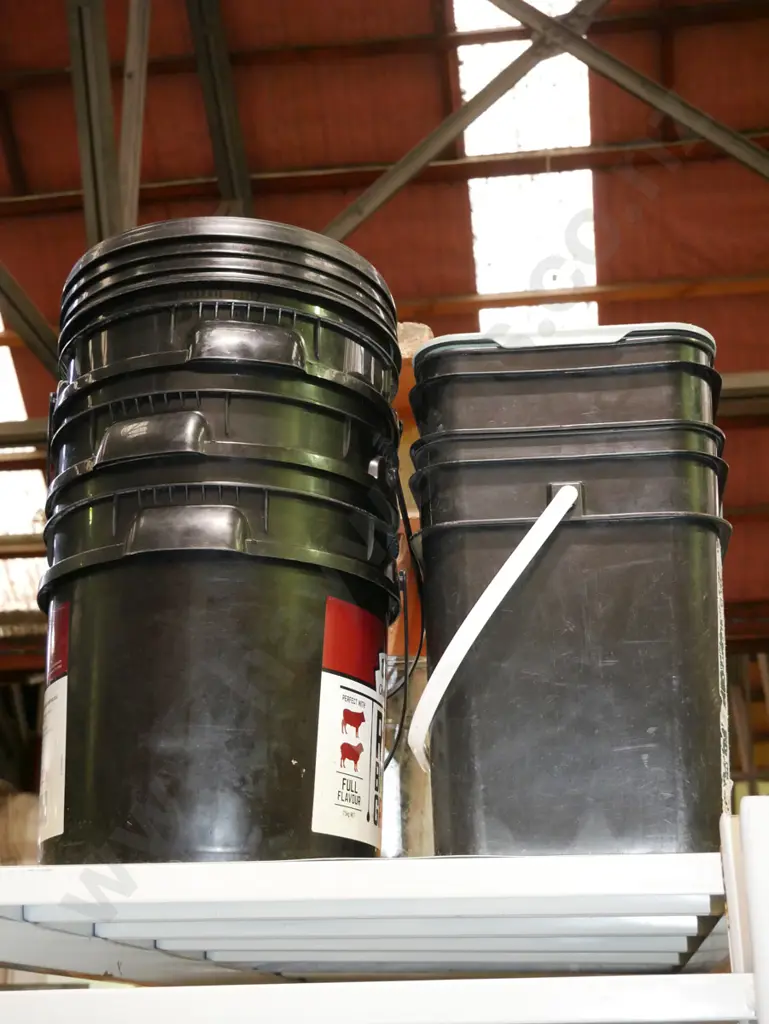 2x cast iron bench seat ends Image 1++