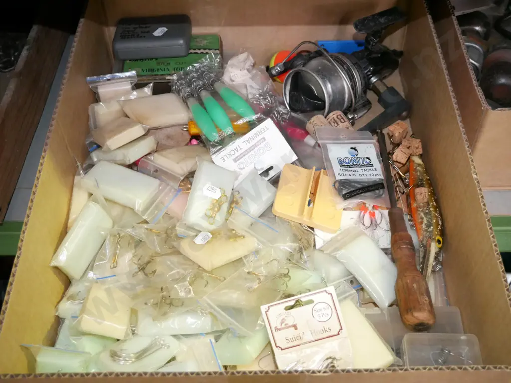 box; fishing hooks, reels, gibs etc Image 1++