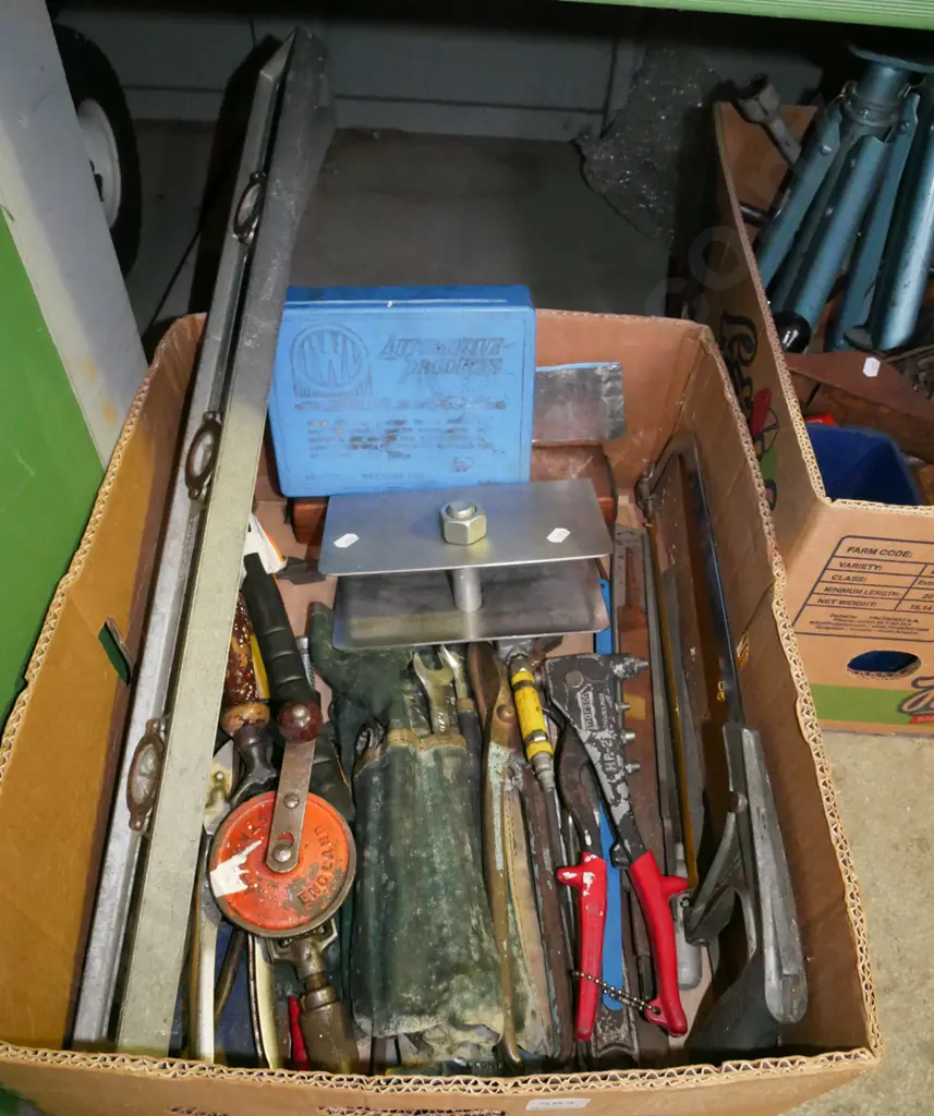 box; hack saw, spanner set, hammer etc Image 1++
