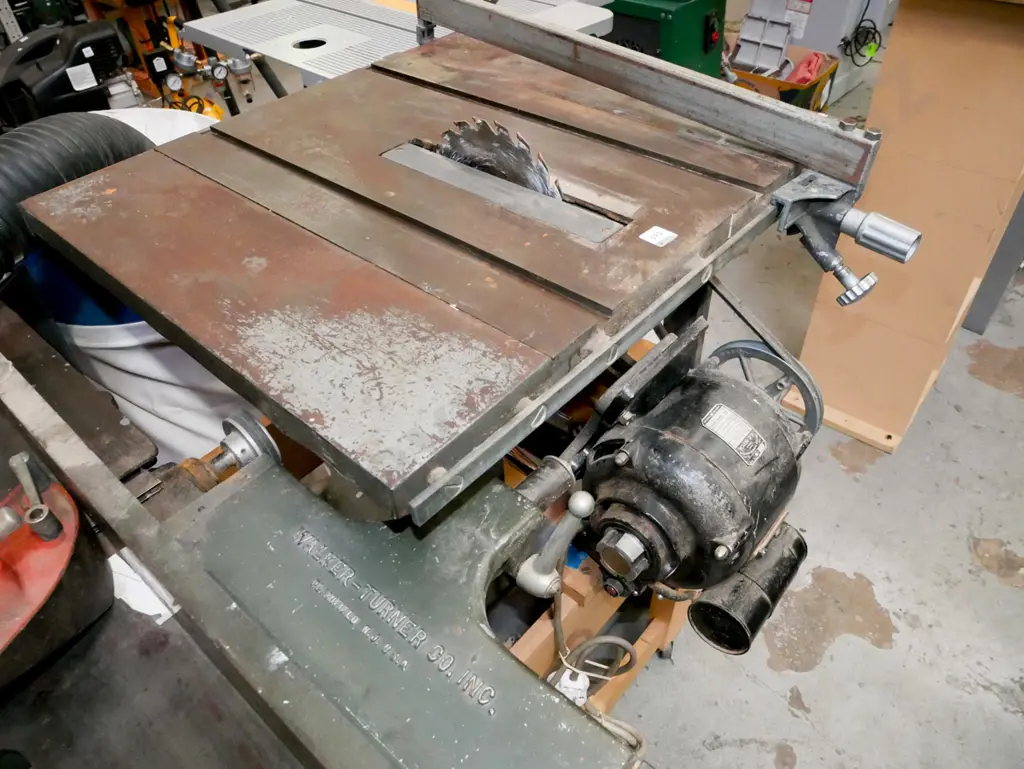 Walker Turner bench saw and 150mm buzzer - has wooden stand and box of accessories  Image 1++
