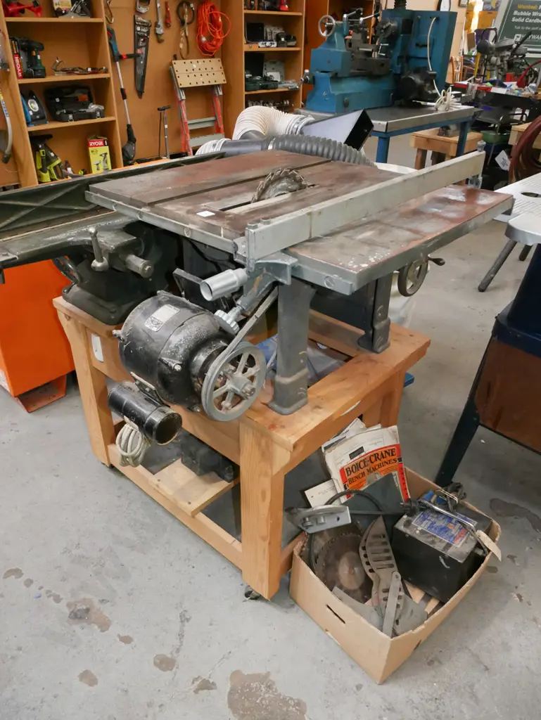 Walker Turner bench saw and 150mm buzzer - has wooden stand and box of accessories  Image 1++