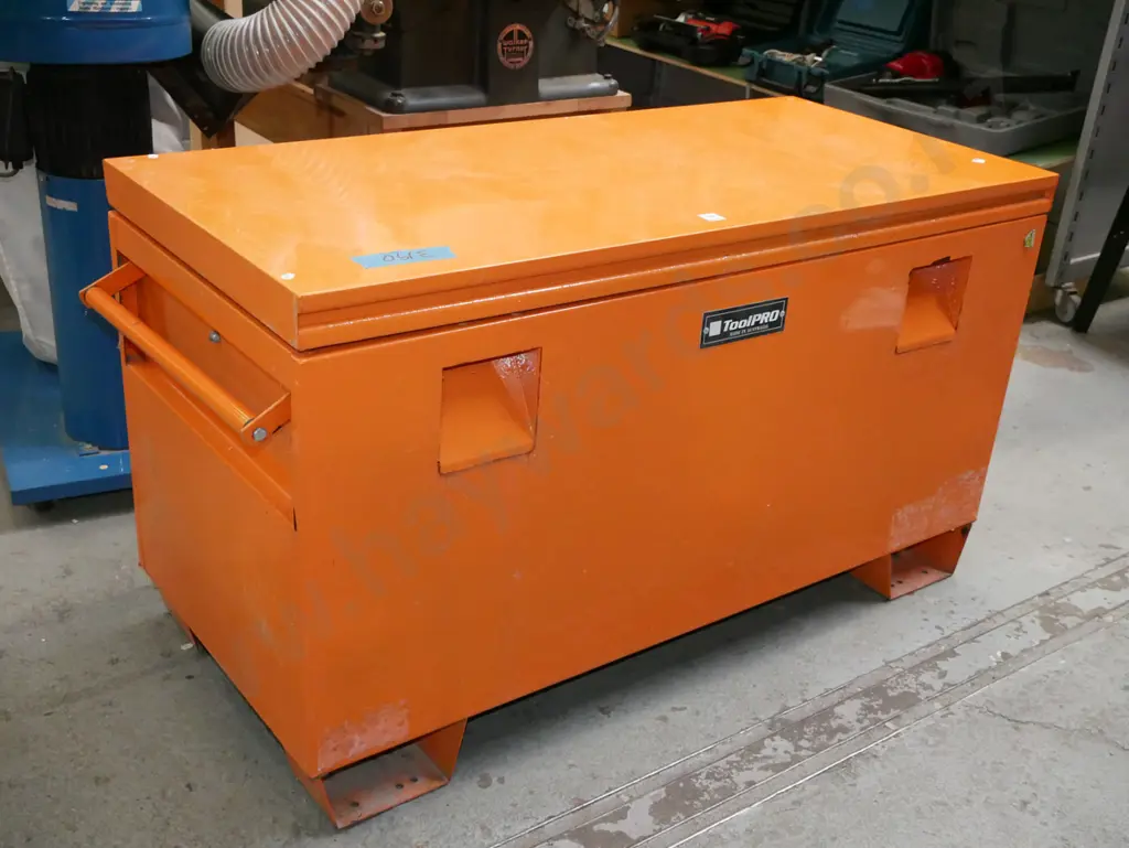 heavy duty Tool Pro lockable tool chest - some signs of rust H-655 W-1180 D-530 Image 1++
