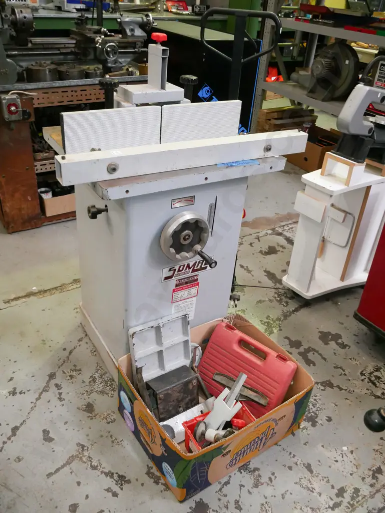 Somac spindle moulder with box of accessories Image 1++