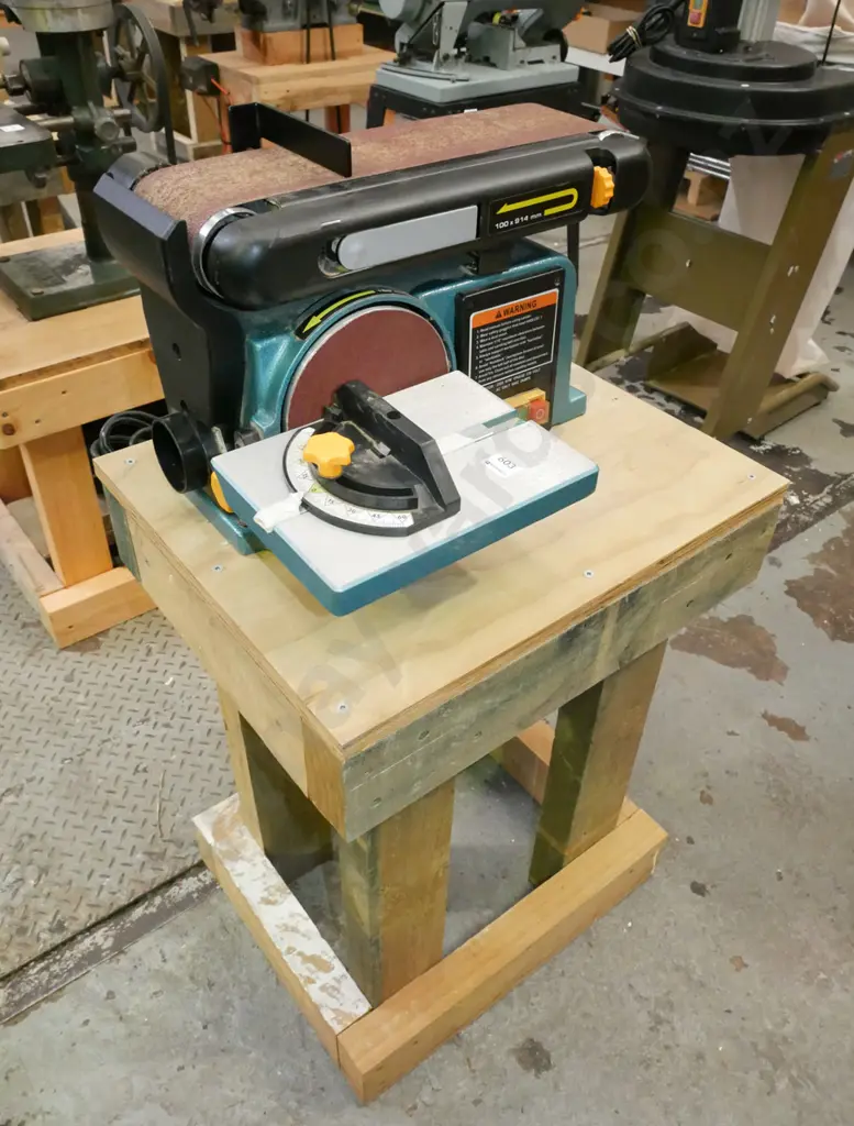 unbranded sanding station on homemade stand Image 1++