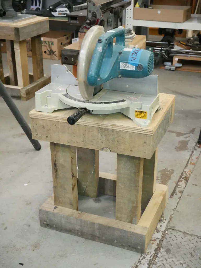 Makita compound mitre saw on home Image 1++