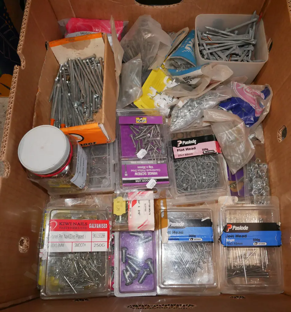 box; nails, bolts, screws etc Image 1++