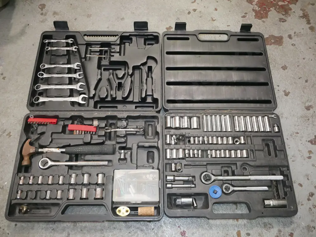 2x cased part socket sets Image 1++