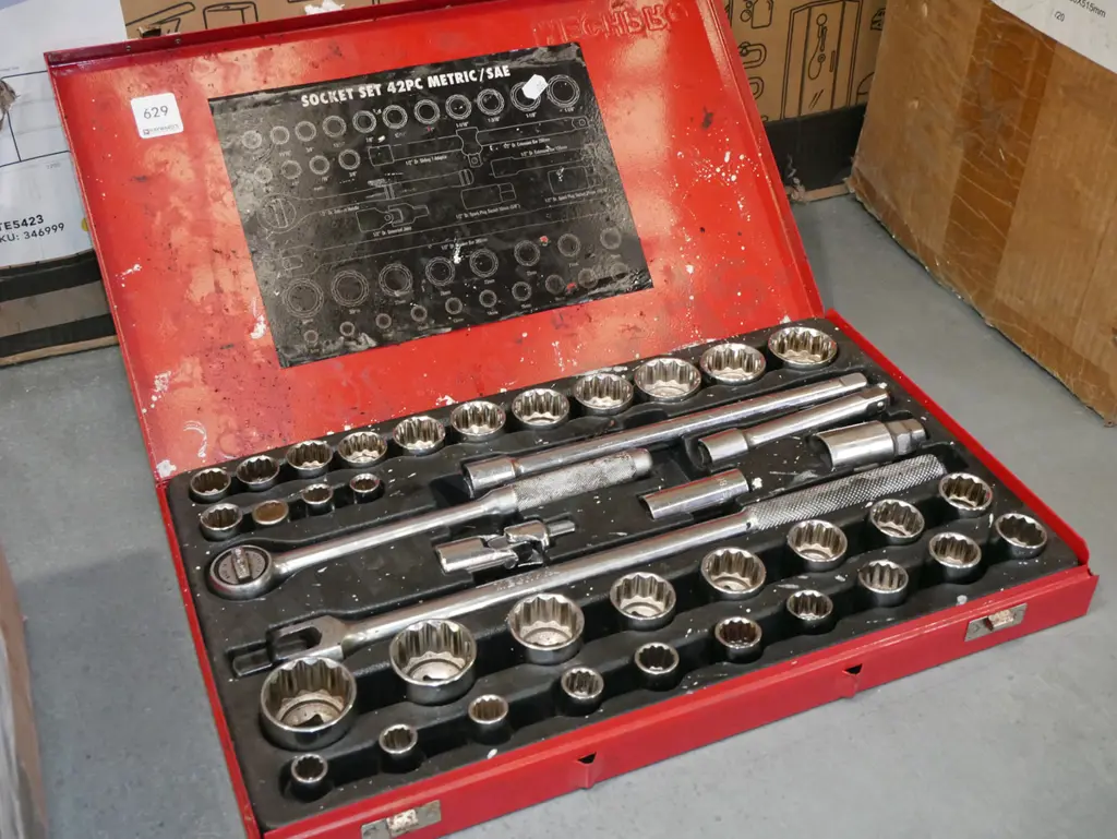42 piece metric socket set Image 1++
