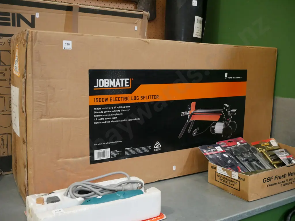 as-new boxed Job Mate 1500W electric log splitter Image 1++