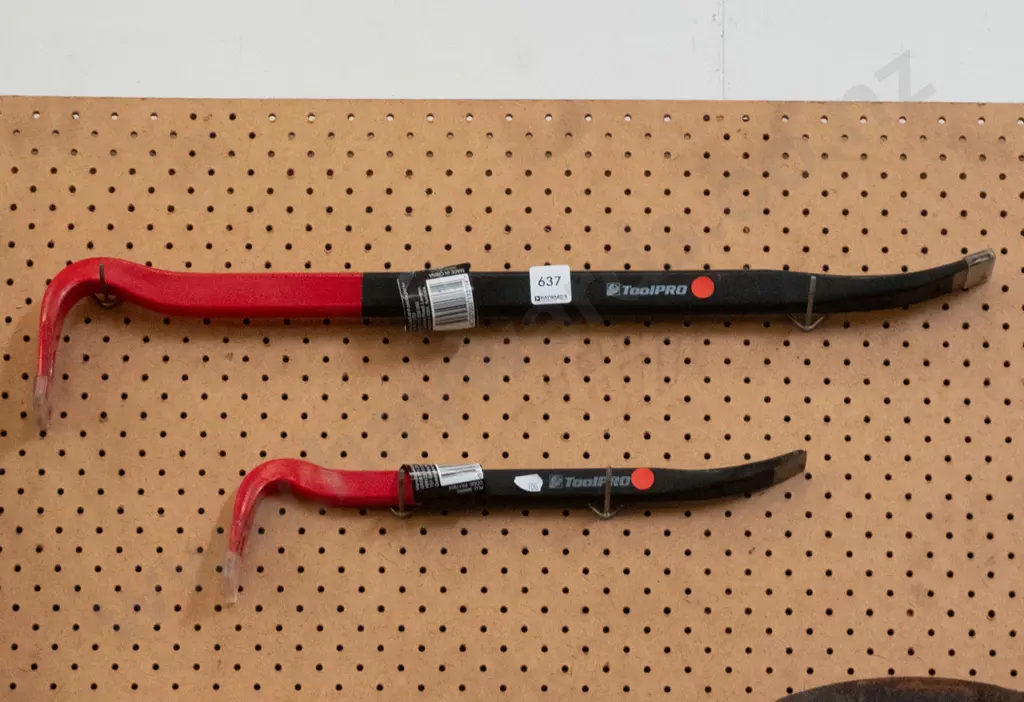 2x as-new Tool Pro wrecking bars - red dots Image 1++