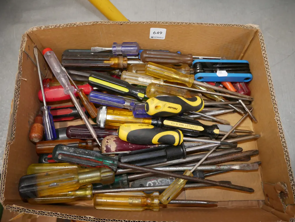 box of chisels Image 1++