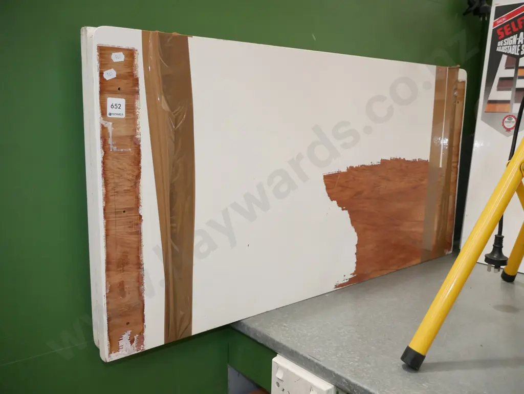 2 pieces of rimu Image 1++