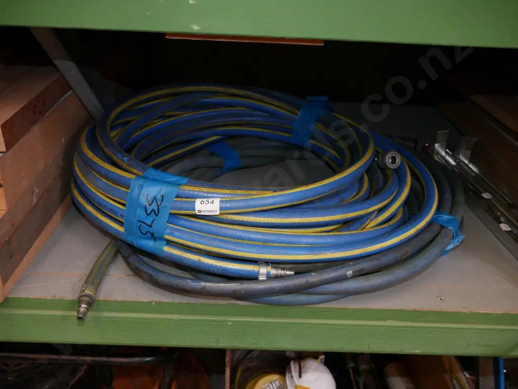 2x air hoses Image 1++
