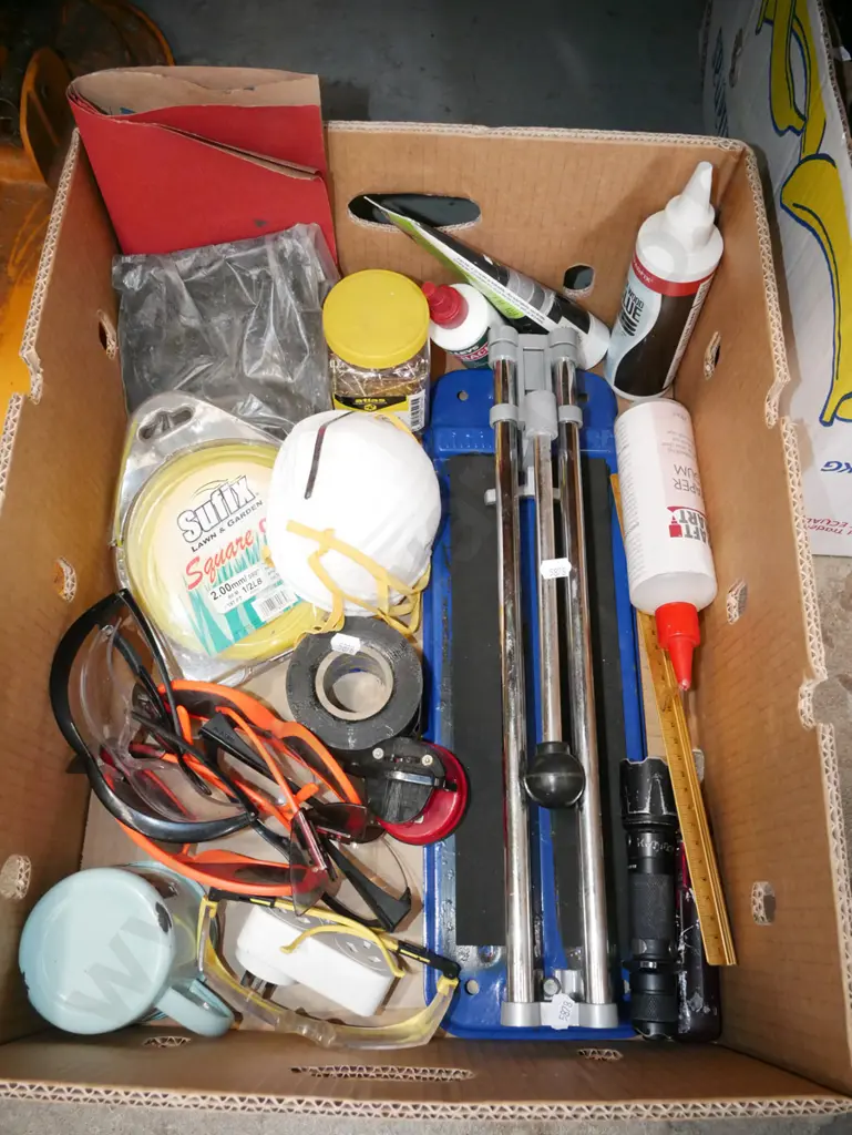 box; tile cutter, safety glasses etc Image 1++