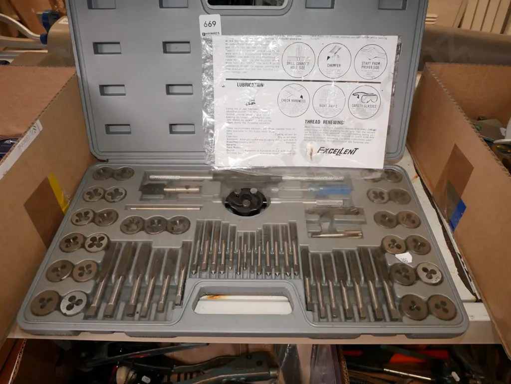 cased tap and die set Image 1++