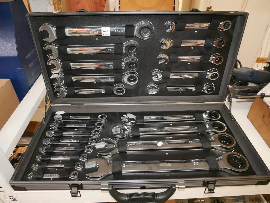tool Shed ratchet spanner set Image 1++