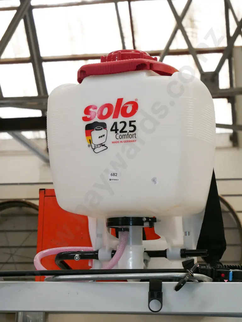 Solo backpack sprayer Image 1++