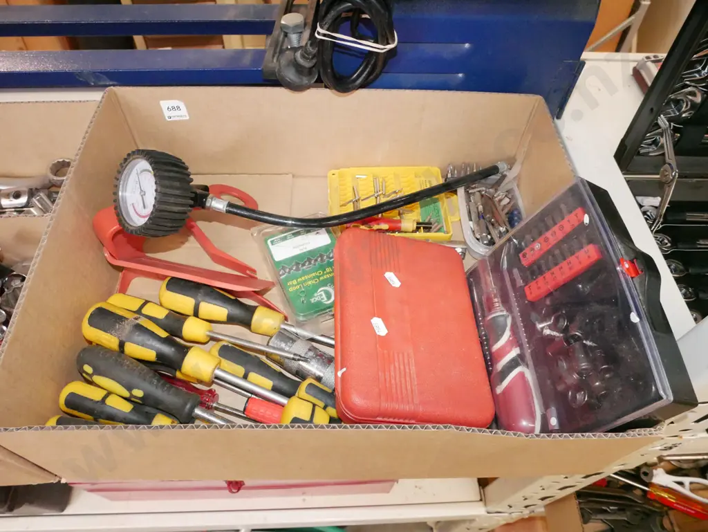 box; screwdriver sets, screwdrivers, tyre inflater etc Image 1++