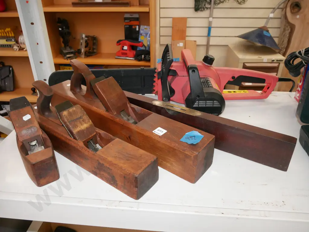 3x vintage wooden hand planes, vintage builder's level Image 1++