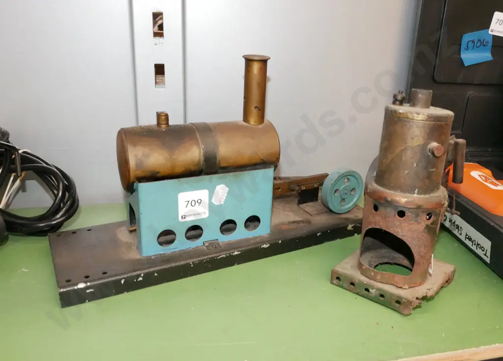 2x vintage steam engines Image 1++