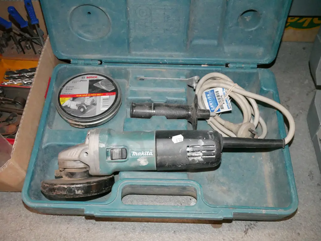 cased Makita angle grinder Image 1++