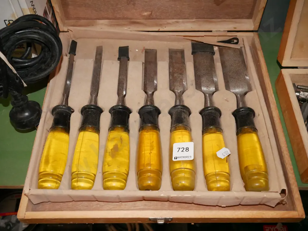 box of chisels Image 1++