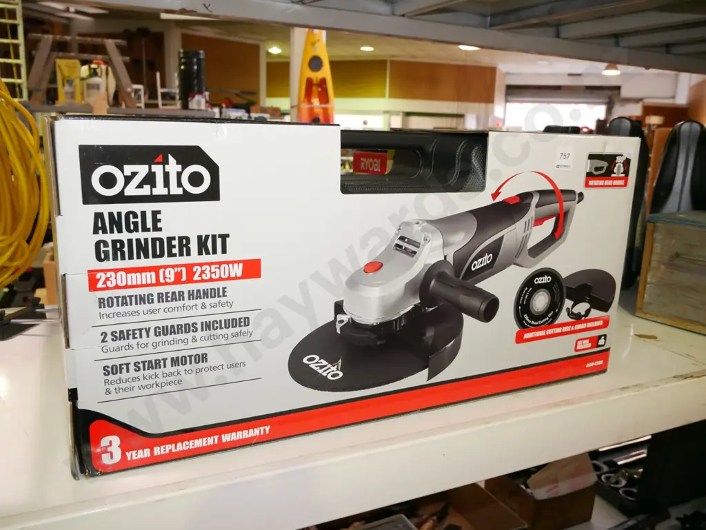 boxed as-new Ozito angle grinder Image 1++