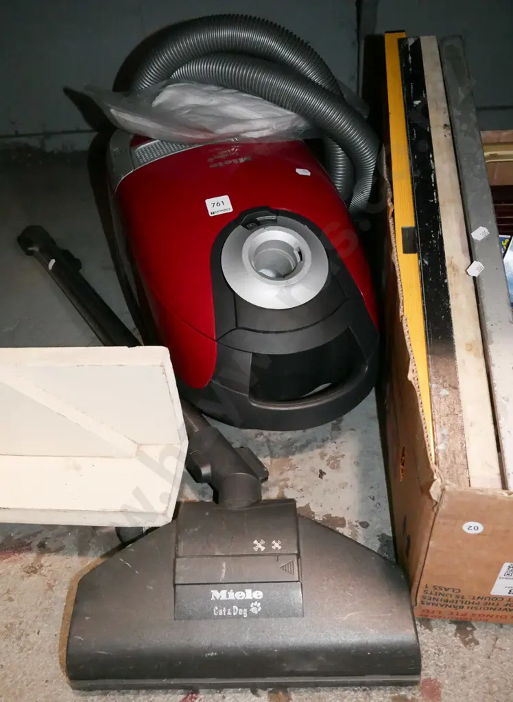 Miele cat and dog vacuum cleaner Image 1++