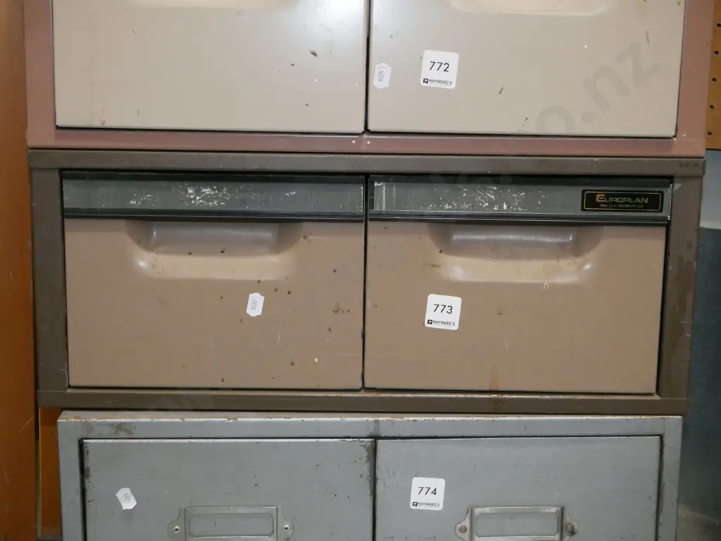 2x metal workshop drawers Image 1++