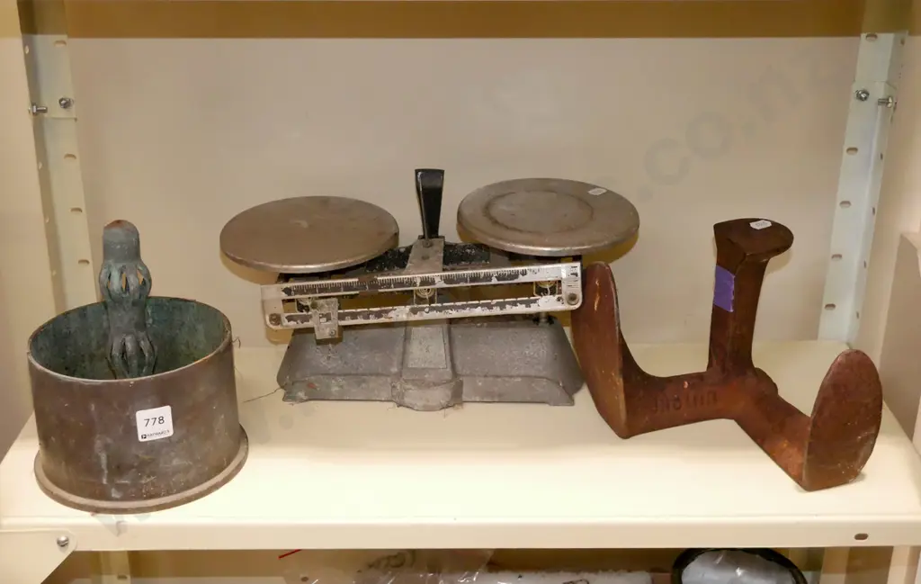 shoe last, balance scales, part shell cartridge Image 1++
