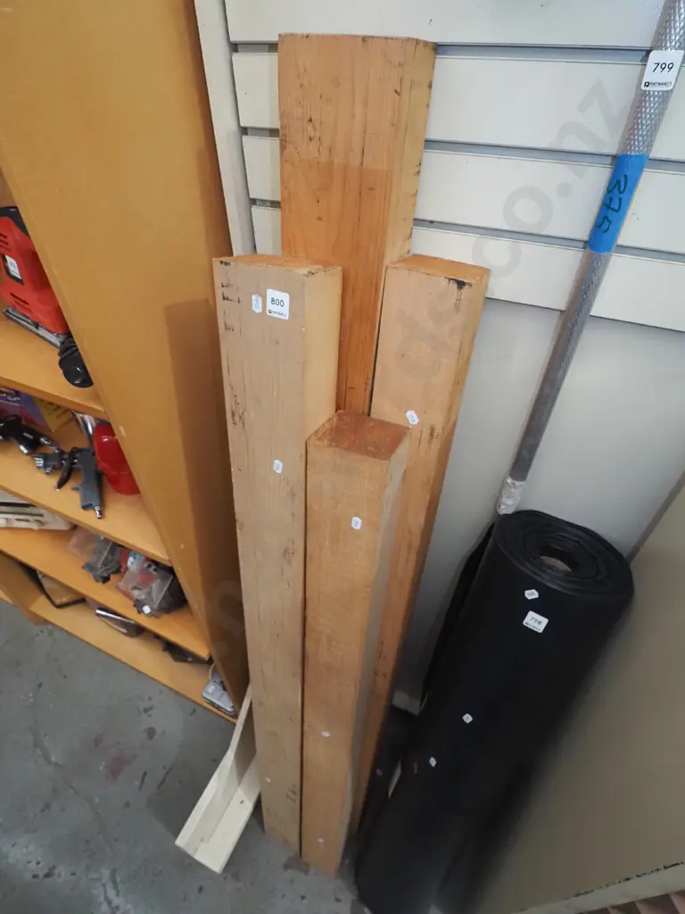 4x lengths of unknown timber Image 1++