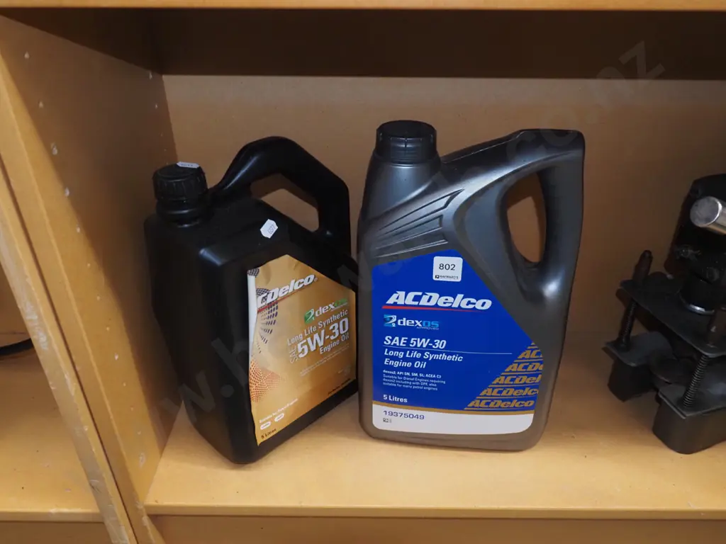 2x bottles of synthetic engine oil Image 1++